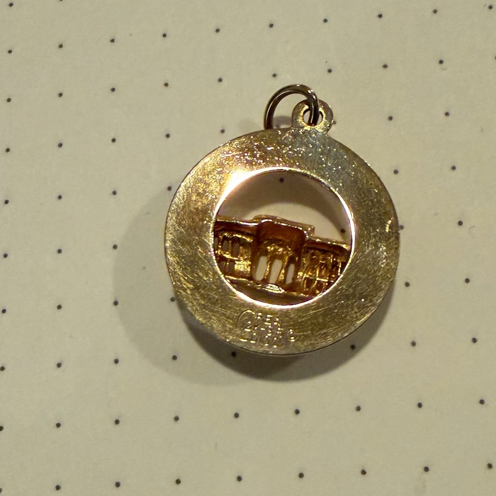 Gold Washington D.C. Pendant - Picture 5 of 7